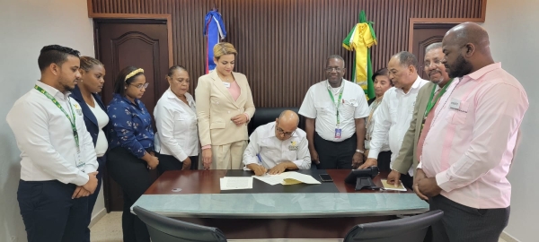 Director General de la DIGECAC firma carta de compromiso ético frente a la Comisión de Integridad Gubernamental y Cumplimiento Normativo de la Institución