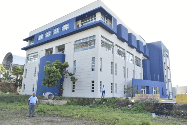 La DIGECAC acondiciona las áreas verdes del edificio de la Escuela Nacional de Educación Vial