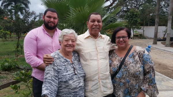 La DGE y su director general, César López recibieron la visita de la familia del profesor Juan Bosch