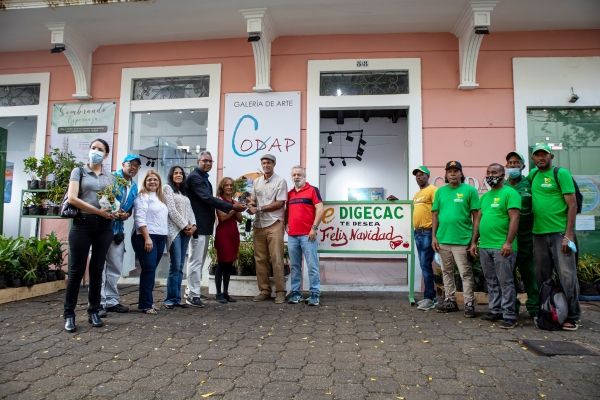 DIGECAC entrega 400 Plantas Ornamentales a moradores de la Ciudad Colonial