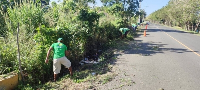 Brigada de la Provincia Hermanas Mirabal, Regional Norte de la DIGECAC realizan jornada de limpieza y poda de árboles en el municipio Villa Tapia