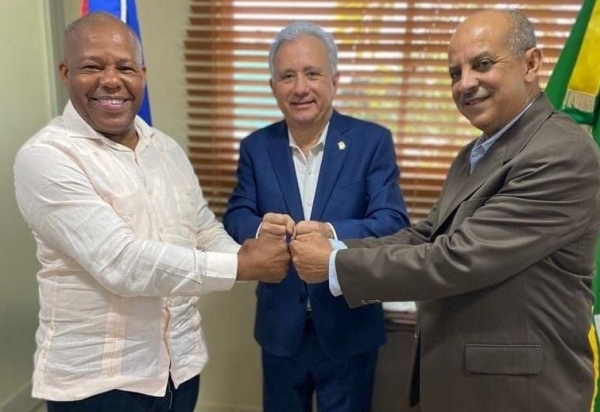 Senador de la provincia Santo Domingo y el director de IMPOSDOM realizan visita de cortesía a director de la DIGECAC, Marcos de León